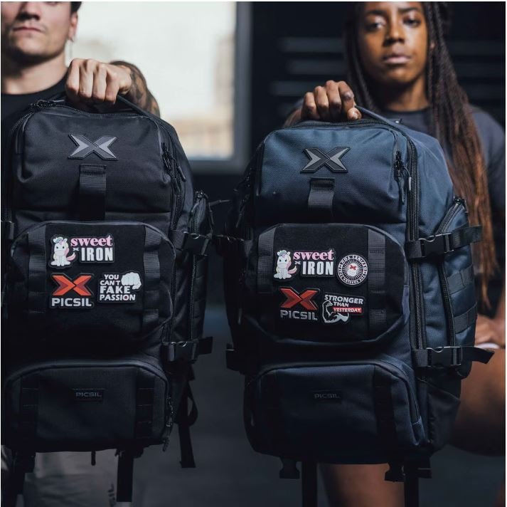 mujeres con mochila de crossfit picsil